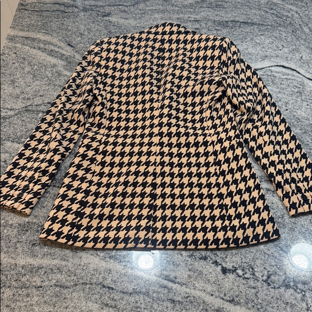 Alice + Olivia Breann Black and Houndstooth Fitted Blazer - Picture 13 of 13